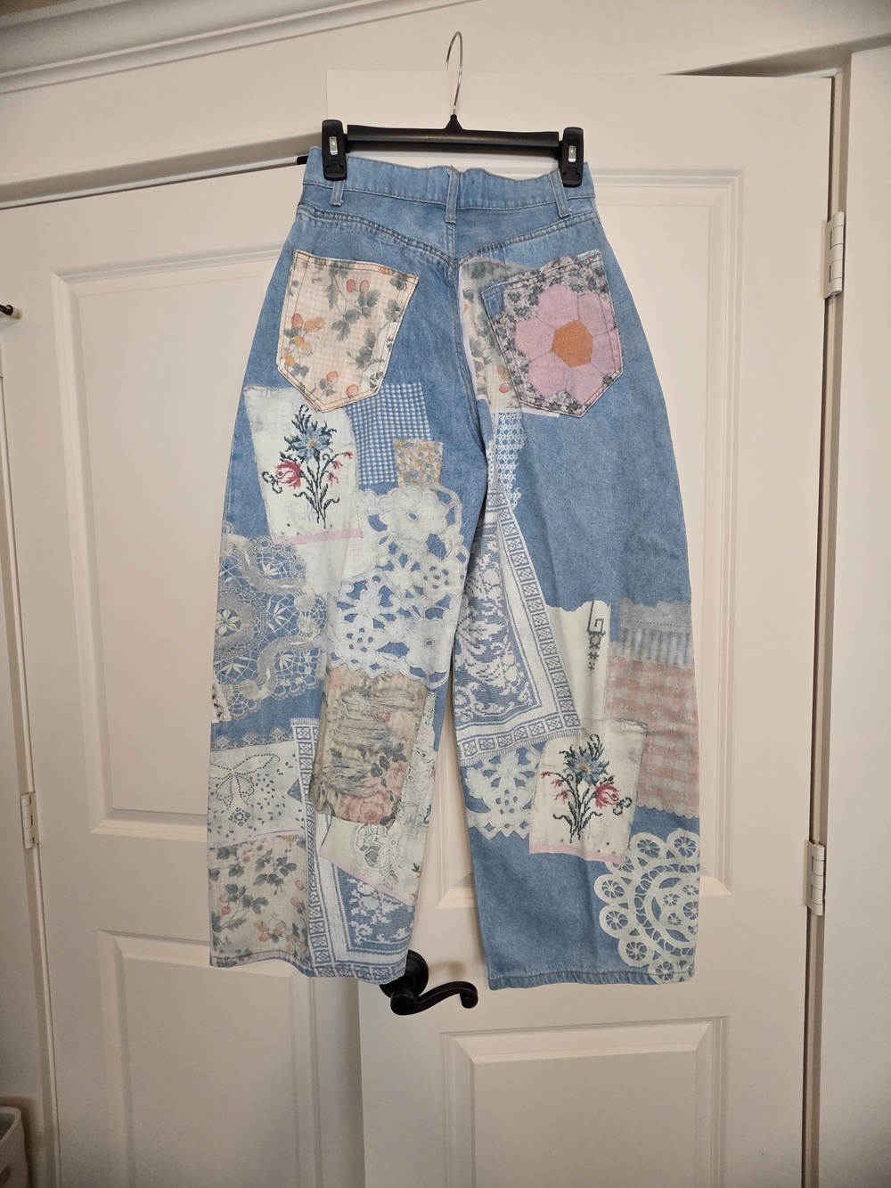 Patchwork Wide-Leg Jeans in Light Blue with Floral Print - Picture 3 of 4